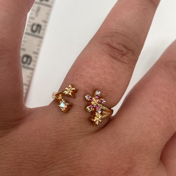 Gold tone flower adjustable ring - Picture 3 of 5